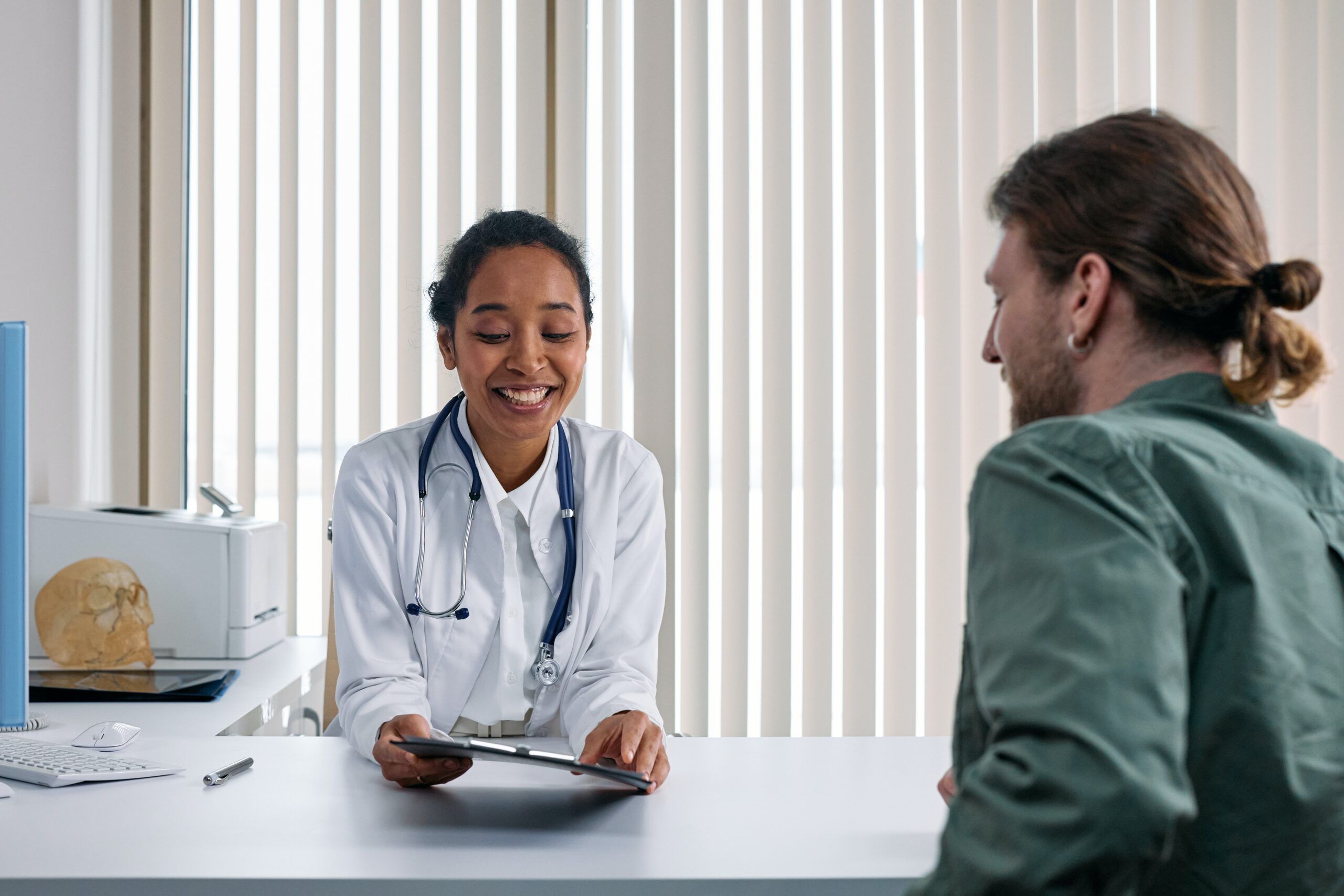 physician talks with client about MAT program in Lexington, KY