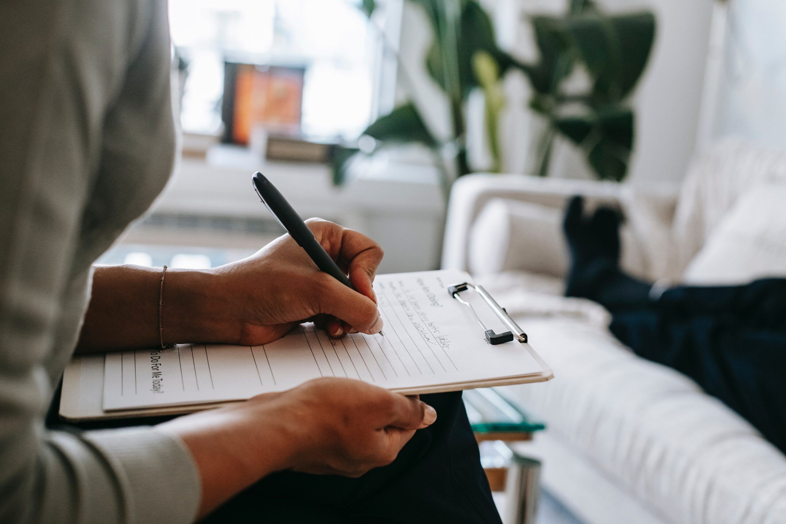 Therapist taking notes during addiction treatment in Lexington, KY.