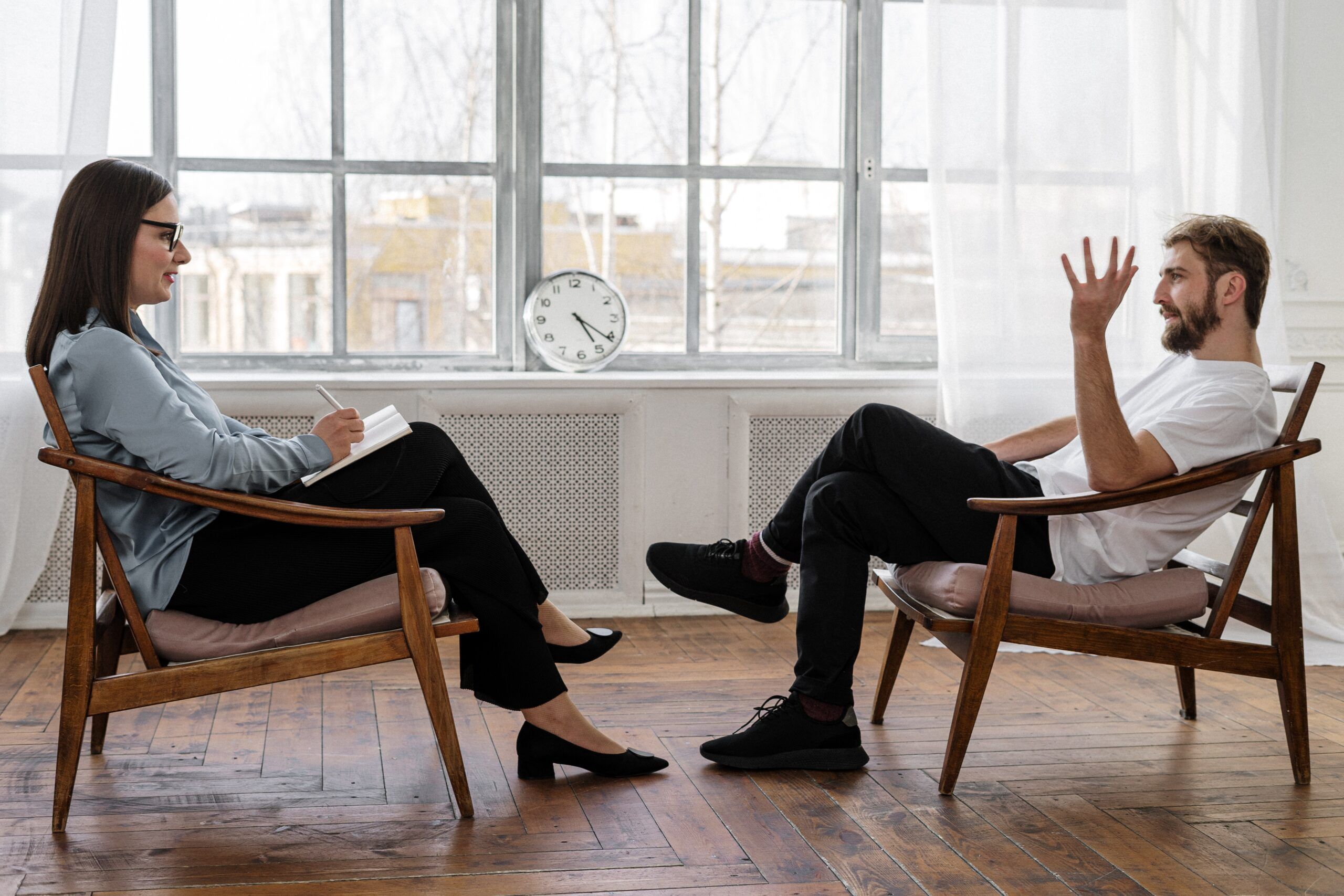 Client and therapist engaged in conversation during addiction treatment in Lexington, KY.