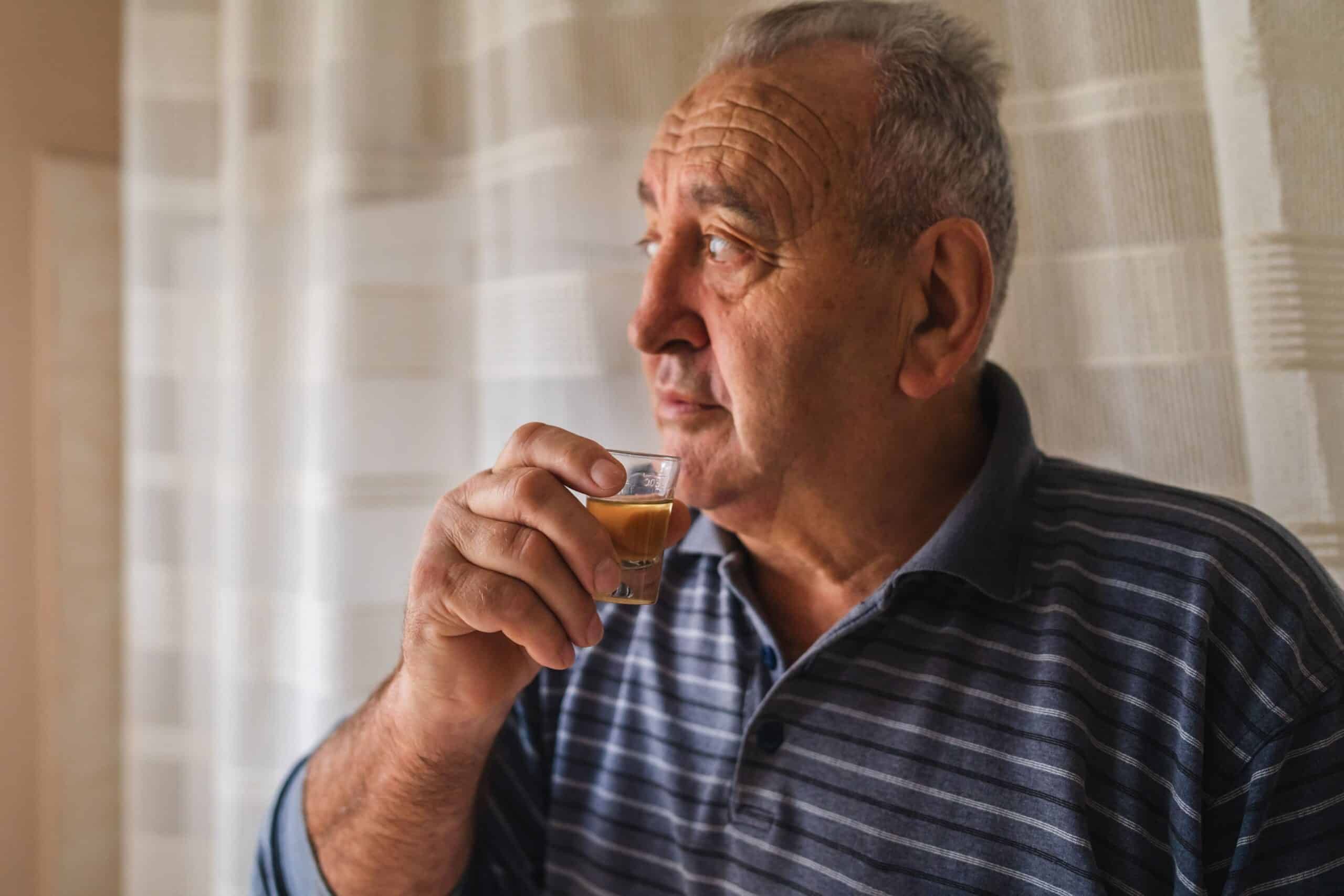 older man at risk for alcohol hepatitis